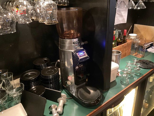 La cimbali magnum koffiemolen - afbeelding 1 van  3