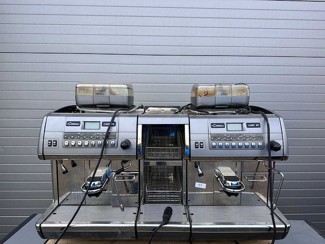 La cimbali s39 te dubbele koffie- & espressomachine - afbeelding 1 van  7
