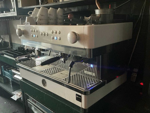 La san marco 105e koffiemachine met 2x bonenmaler - afbeelding 2 van  11