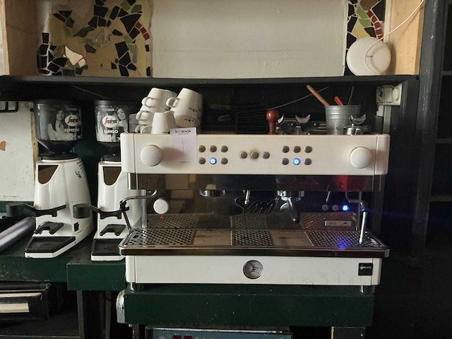 La san marco 105e koffiemachine met 2x bonenmaler - afbeelding 4 van  11