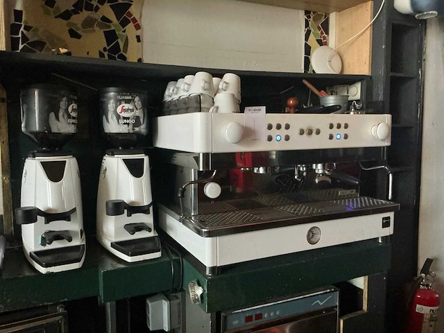 La san marco 105e koffiemachine met 2x bonenmaler - afbeelding 6 van  11
