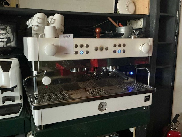 La san marco 105e koffiemachine met 2x bonenmaler - afbeelding 8 van  11