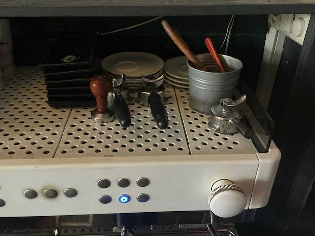 La san marco 105e koffiemachine met 2x bonenmaler - afbeelding 9 van  11