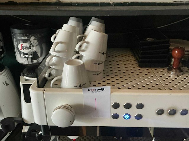 La san marco 105e koffiemachine met 2x bonenmaler - afbeelding 10 van  11