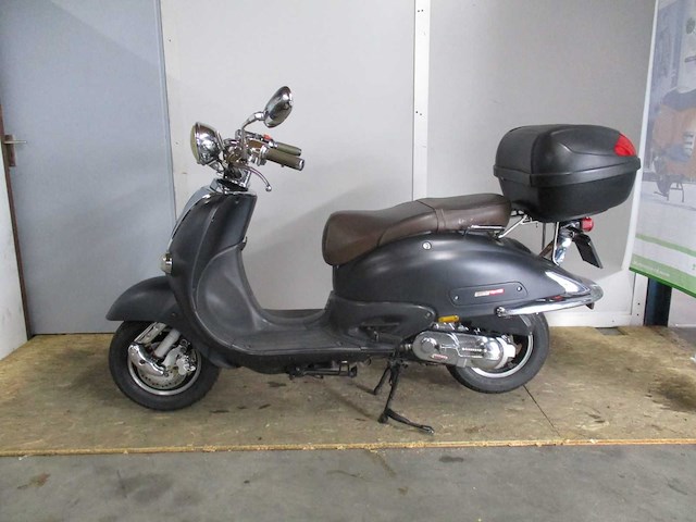 La souris - snorscooter - futuro retro - scooter - afbeelding 1 van  11