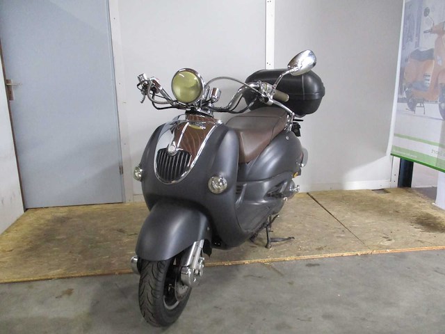 La souris - snorscooter - futuro retro - scooter - afbeelding 4 van  11