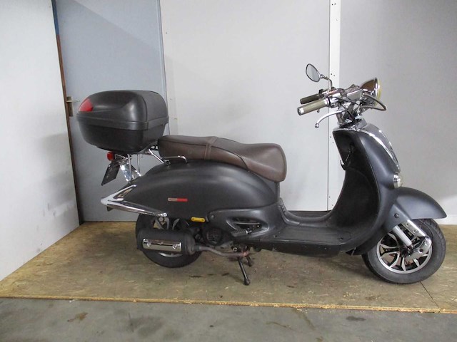 La souris - snorscooter - futuro retro - scooter - afbeelding 8 van  11