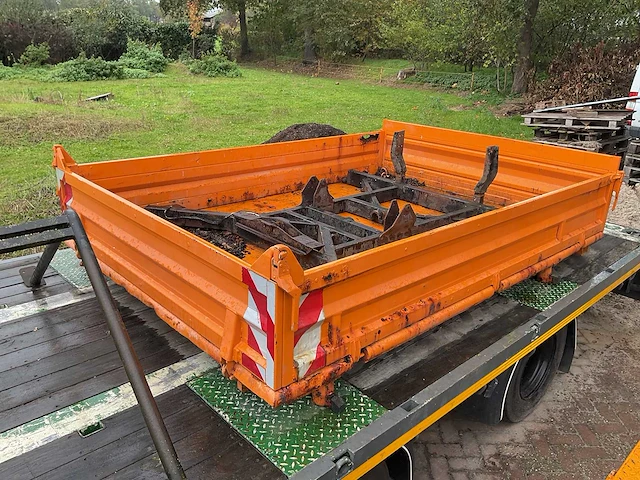 Laadbak + kiepframe unimog - afbeelding 2 van  5