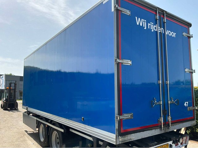 Laadbak voor auto of vrachtwagen - afbeelding 1 van  1