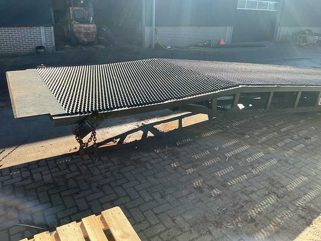 Laadbrug - afbeelding 13 van  18