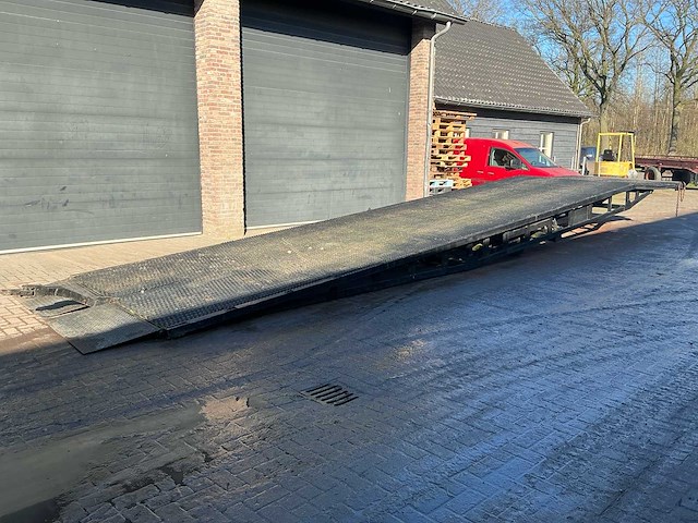 Laadbrug - afbeelding 16 van  18