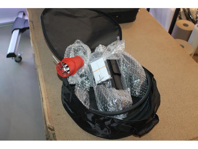 Laadkabel / mobiele lader khons g5-khons-pe-3p-16a in draagtas. cee16 rood naar type 2. - afbeelding 1 van  3