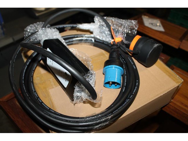 Laadkabel voor elektrische en hybride auto's met cee 230v voedingsstekker (campingstekker) naar type2 laadc... - afbeelding 1 van  3