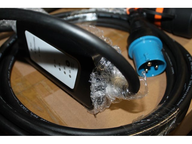 Laadkabel voor elektrische en hybride auto's met cee 230v voedingsstekker (campingstekker) naar type2 laadc... - afbeelding 2 van  3