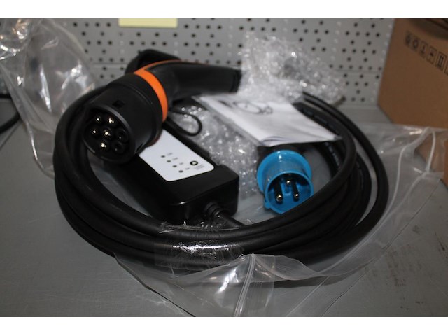Laadkabel voor elektrische en hybride auto's met cee 230v voedingsstekker (campingstekker) naar type2 laadc... - afbeelding 2 van  3