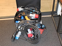 Laadkabels en verloopstekkers in diverse maten en uitvoeringen. - afbeelding 1 van  2