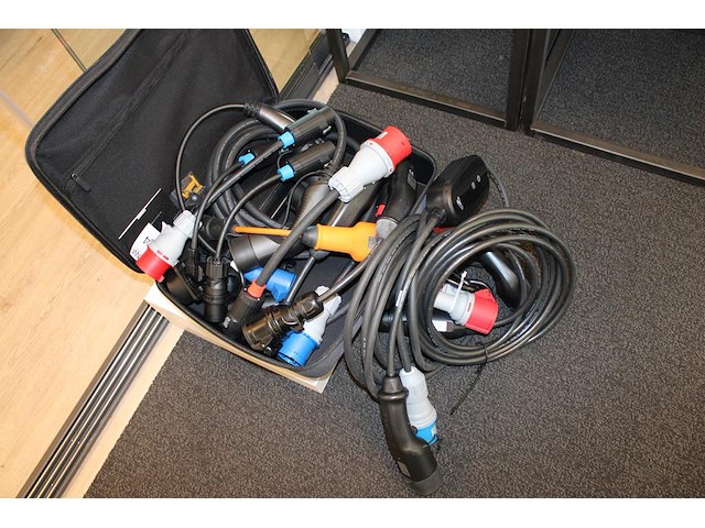 Laadkabels en verloopstekkers in diverse maten en uitvoeringen. - afbeelding 2 van  2