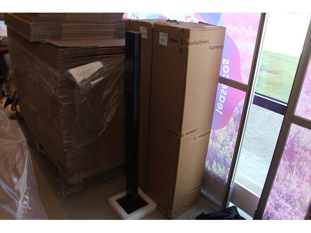 Laadpaal met betonnen voet en hoogte 130 cm. - afbeelding 1 van  3