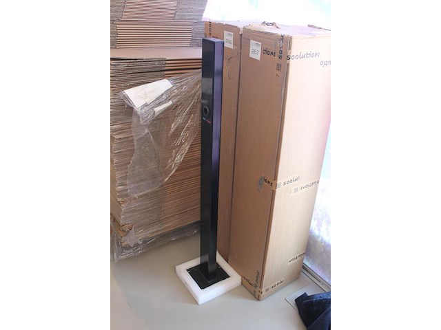 Laadpaal met betonnen voet en hoogte 130 cm. - afbeelding 2 van  3