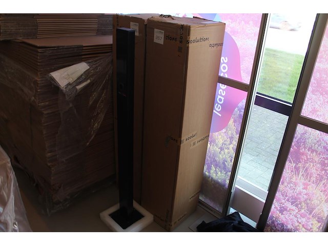 Laadpaal met betonnen voet en hoogte 130 cm. - afbeelding 1 van  4