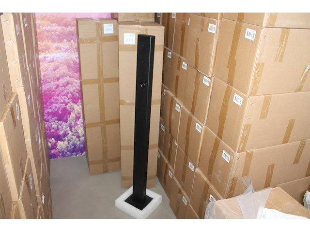 Laadpaal met betonnen voet en hoogte 130 cm. - afbeelding 1 van  3