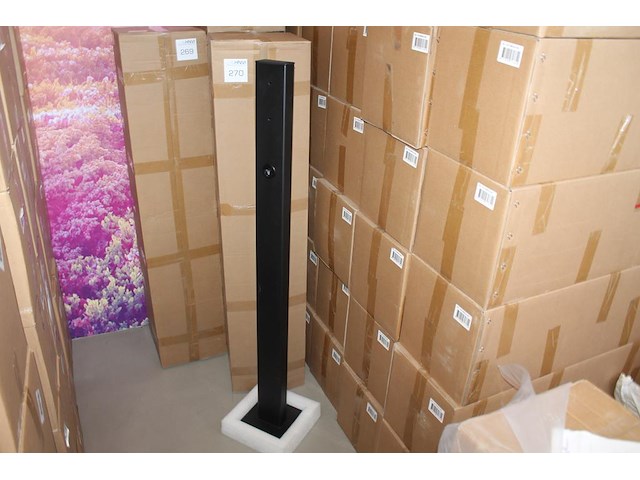 Laadpaal met betonnen voet en hoogte 130 cm. - afbeelding 1 van  3