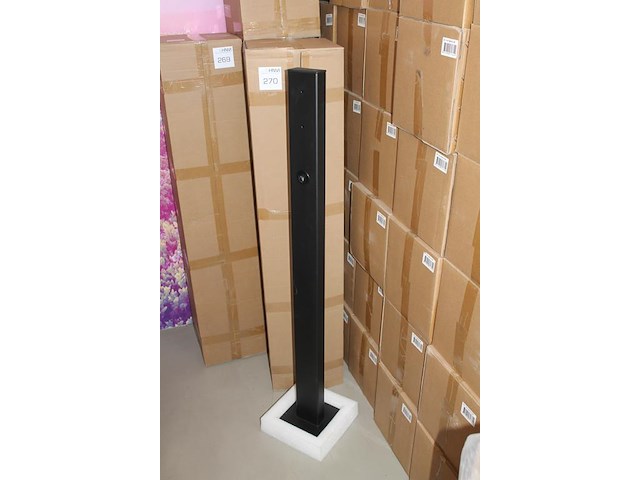 Laadpaal met betonnen voet en hoogte 130 cm. - afbeelding 2 van  3