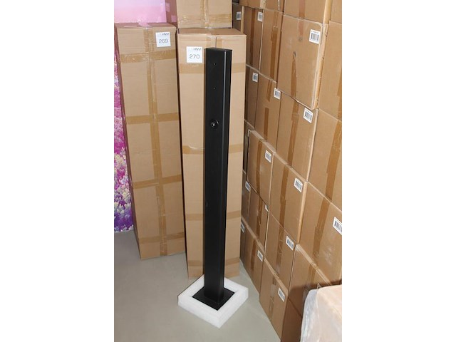 Laadpaal met betonnen voet en hoogte 130 cm. - afbeelding 2 van  3