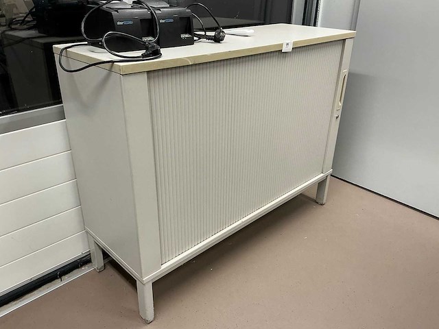 Laag model jaloeziedeurkast - afbeelding 1 van  4