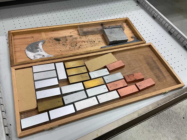 Laagland bureautafels en ladekast - afbeelding 3 van  12