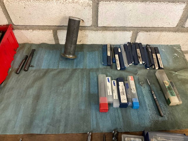 Laagland ladekast met diverse hulpgereedschappen - afbeelding 3 van  24