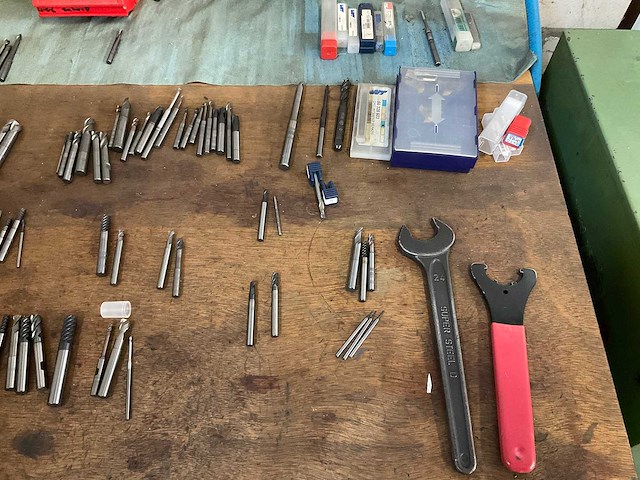 Laagland ladekast met diverse hulpgereedschappen - afbeelding 4 van  24