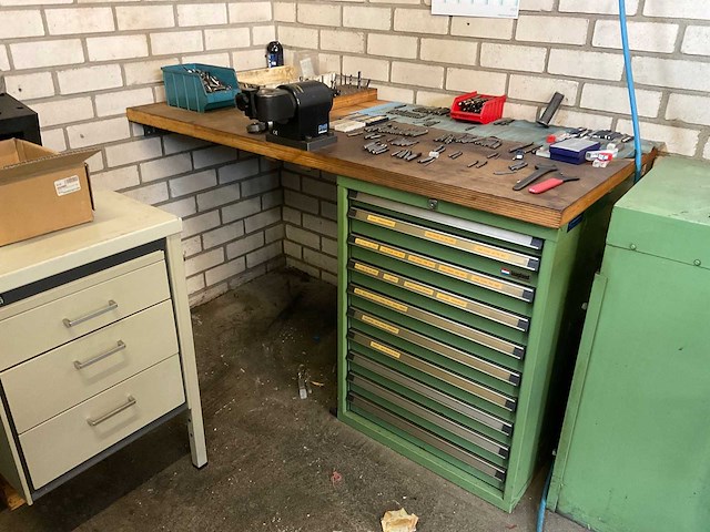 Laagland ladekast met diverse hulpgereedschappen - afbeelding 12 van  24