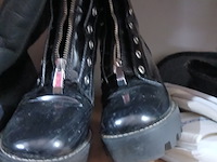 Laarzen, klompen, schoenen - afbeelding 2 van  15