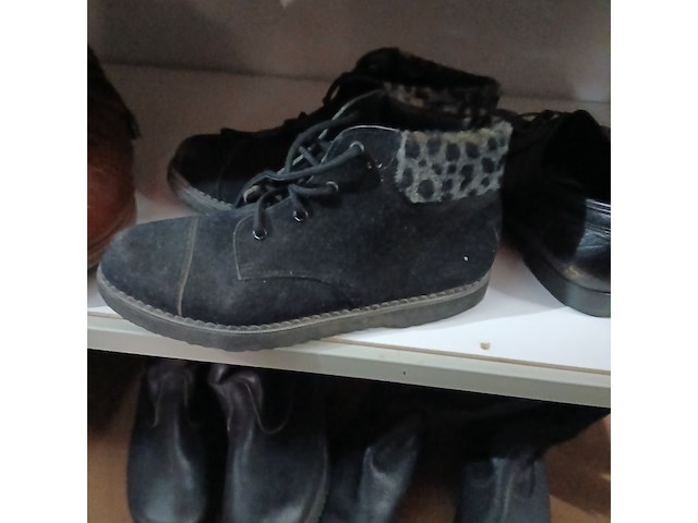 Laarzen, klompen, schoenen - afbeelding 6 van  15