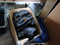 Laarzen, klompen, schoenen - afbeelding 1 van  15