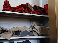 Laarzen, klompen, schoenen - afbeelding 8 van  15