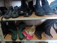 Laarzen, klompen, schoenen - afbeelding 10 van  15