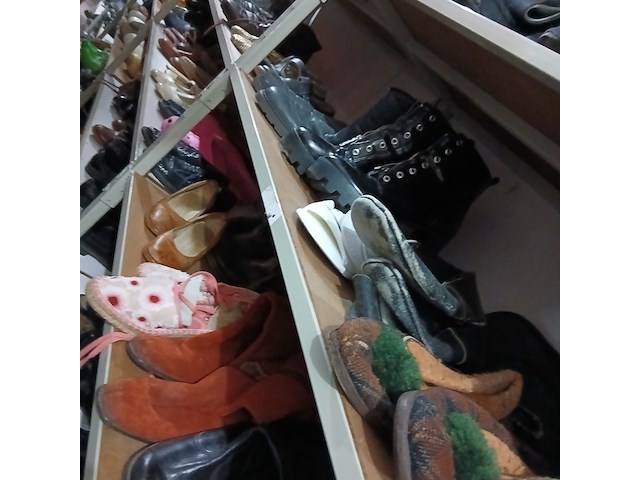 Laarzen, klompen, schoenen - afbeelding 13 van  15