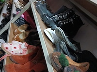Laarzen, klompen, schoenen - afbeelding 13 van  15