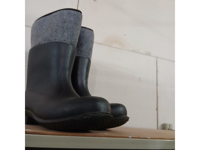 Laarzen, klompen, schoenen - afbeelding 15 van  15