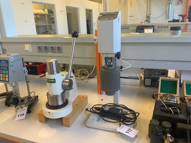 Lab apparatuur (2x) - afbeelding 1 van  4