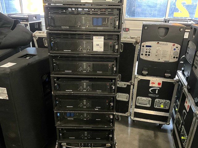 Lab gruppen fp 2600 2x 840w eindversterker (7x) - afbeelding 1 van  5