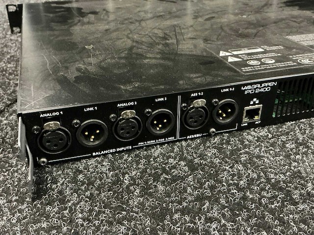 Lab gruppen ipd2400 versterker - afbeelding 3 van  4