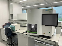 Labapparatuur uit iso-gecertificeerd moleculair diagnostisch laboratorium