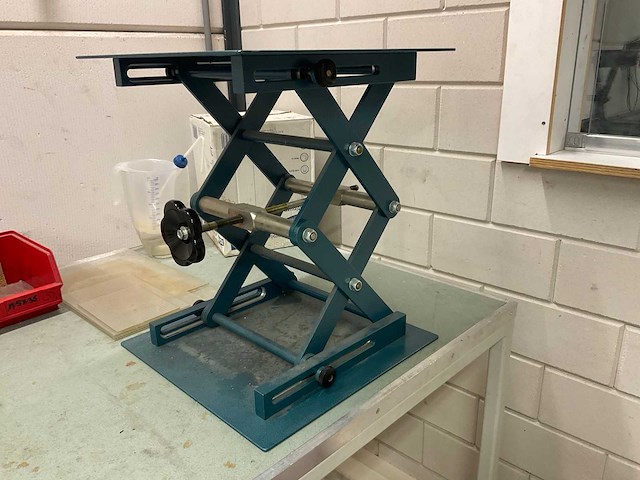 Labaratorium hef plateau - afbeelding 3 van  4