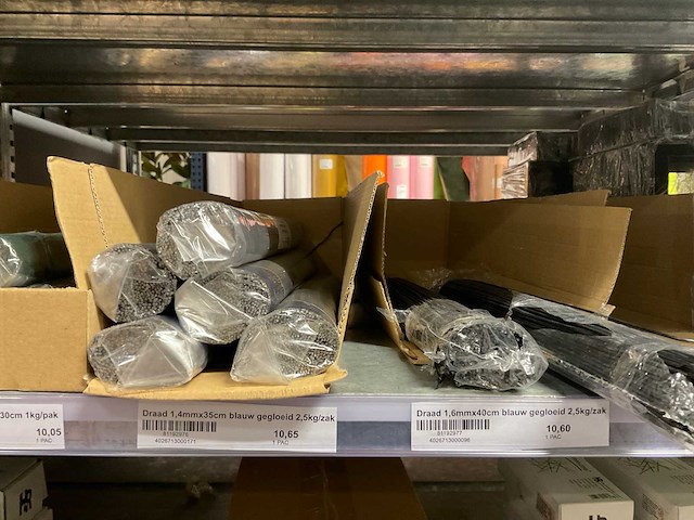 Labels, draad, spelden - afbeelding 7 van  30