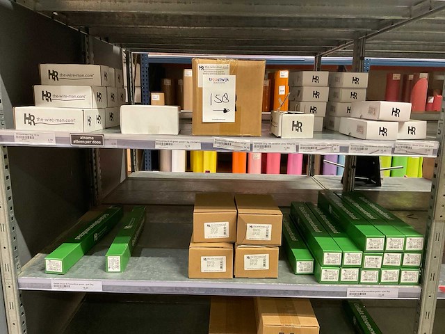 Labels, draad, spelden - afbeelding 9 van  30