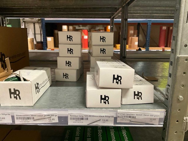 Labels, draad, spelden - afbeelding 10 van  30