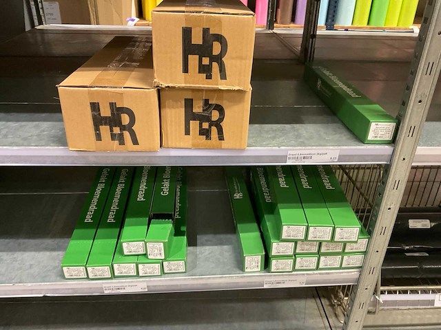 Labels, draad, spelden - afbeelding 18 van  30